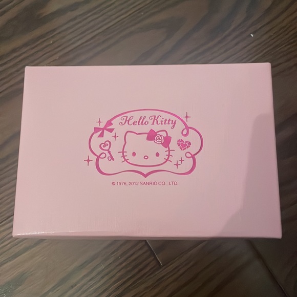 Hello Kitty Wallet - Picture 2 of 5